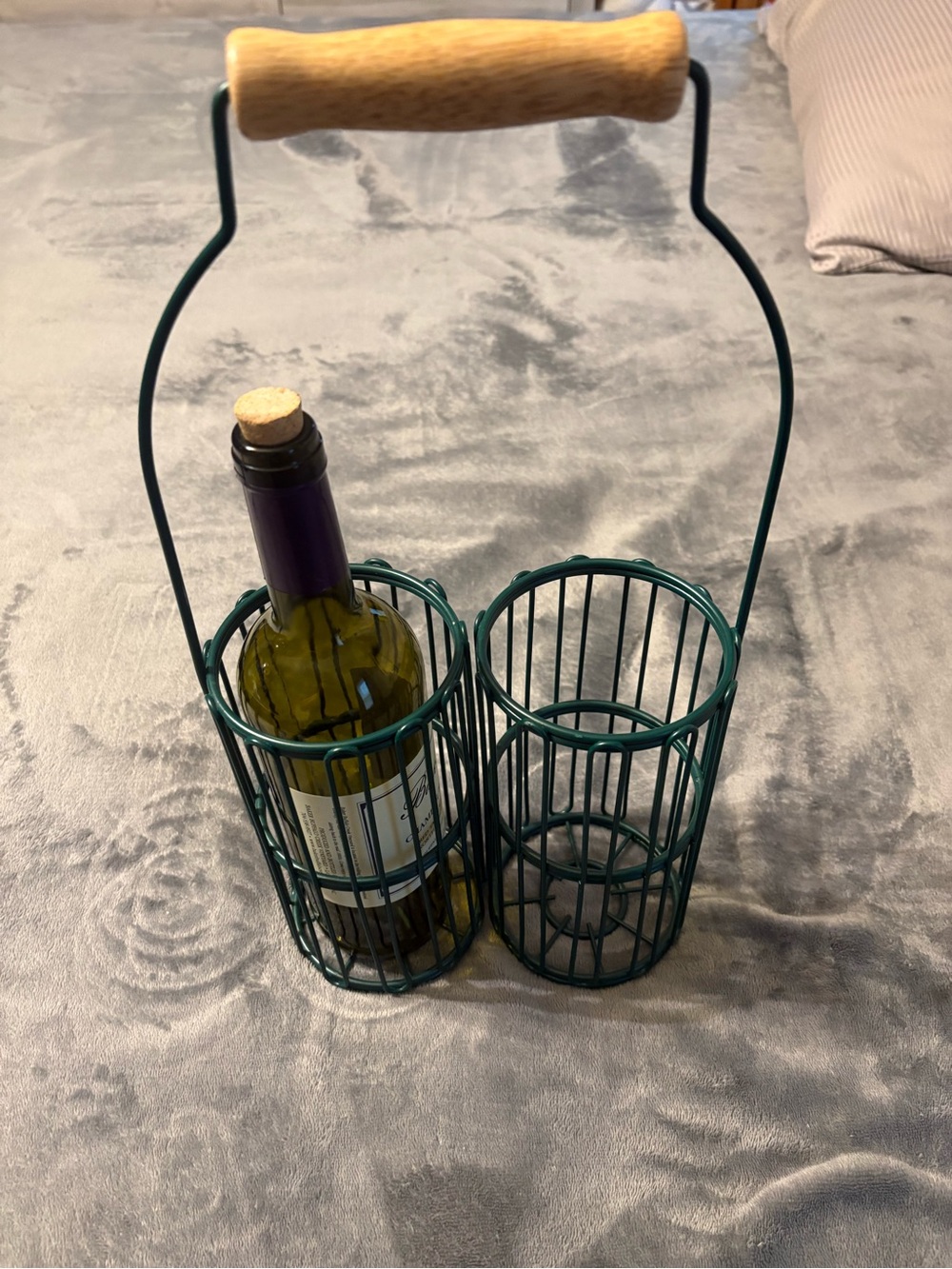 Green Metal Wire Double Bottle Swinging Caddy with Wooden Handle